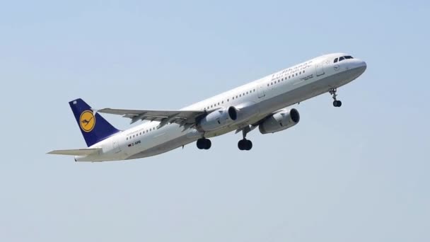 Airbus A321 mentre decolla — Video Stock