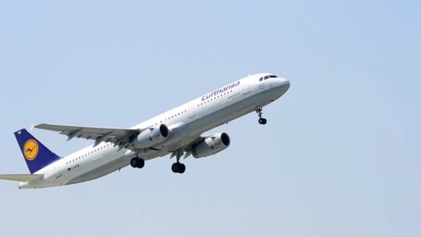 Airbus A321 durante a descolagem — Vídeo de Stock