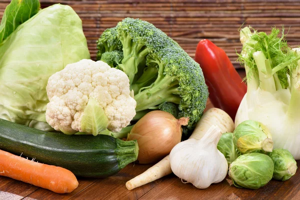 Friss zöldségek és gyümölcsök — Stock Fotó