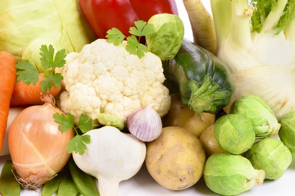 Färska grönsaker och frukter — Stockfoto