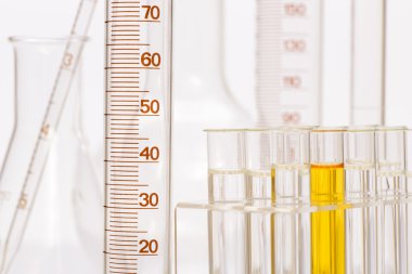 cam eşyalar ile Kimya Laboratuvarı