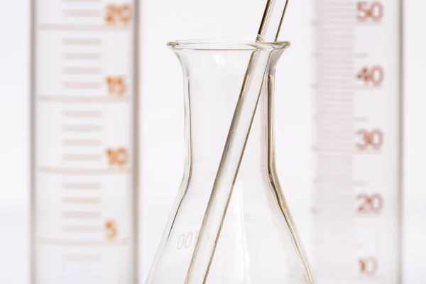 Laboratório de química com vidro — Fotografia de Stock