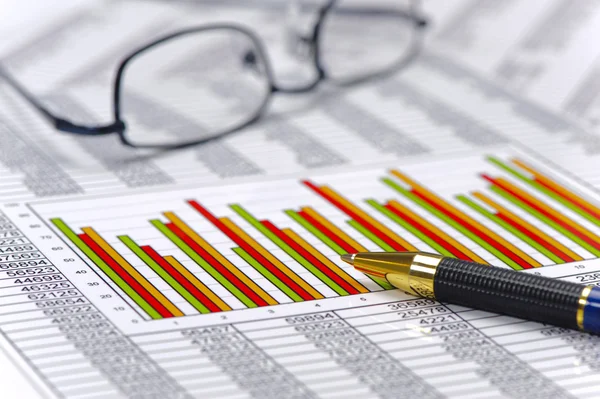 Calculation at stock market with chart — Stock Photo, Image
