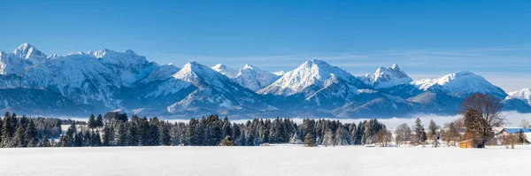 Vacker Panoramautsikt Landskap Wirh Bergskedja Bayern Tyskland Vid Kall Vinterdag — Stockfoto