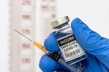 COVID-19 virüsüne karşı serum ve şırınga aşısı
