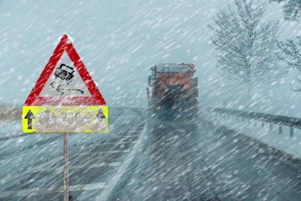 Verkehrsschild Warnt Vor Eis Und Schnee Winter — Stockfoto