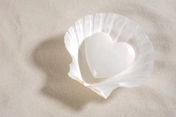 White Heart Laying White Sand — Stock Photo, Image