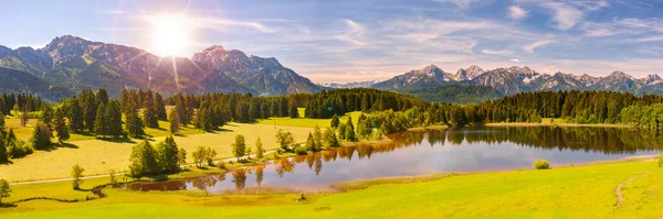Panoramalandschaft Mit Alpenkette Frühling — Stockfoto