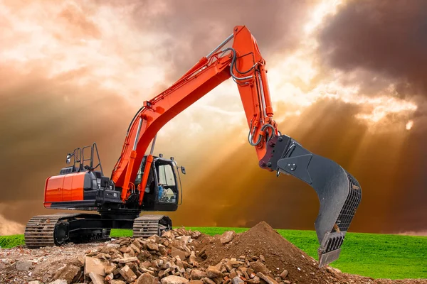 建設現場での作業での土の移動と掘削機 — ストック写真