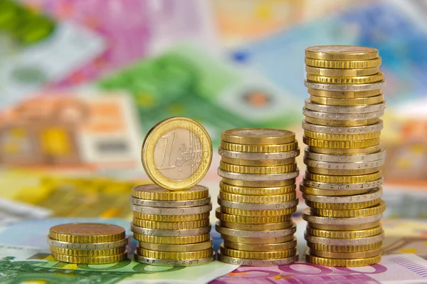 Eurobankovky Naskládané Mince — Stock fotografie
