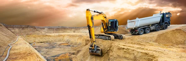 Escavadeira Pesada Trabalhando Canteiro Obras — Fotografia de Stock