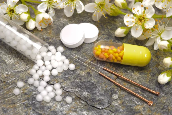 Alternatieve geneeskunde en homeopathie — Stockfoto