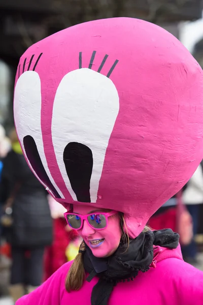 Desfile de carnaval com máscara projetada como polvo — Fotografia de Stock