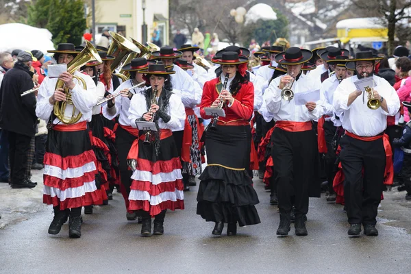 Desfile de carnaval na Alemanha com banda de latão — Fotografia de Stock