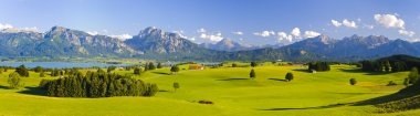 Картина, постер, плакат, фотообои "широкий панорамный пейзаж в горах баварии
", артикул 76898615