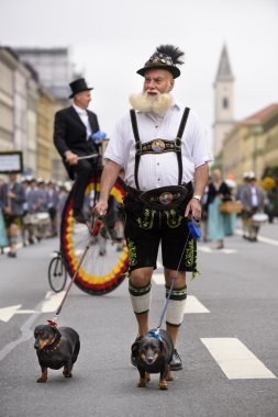 geçit töreni Oktoberfest Münih'te açma