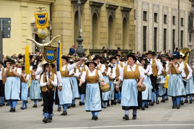 geçit töreni Oktoberfest Münih'te açma