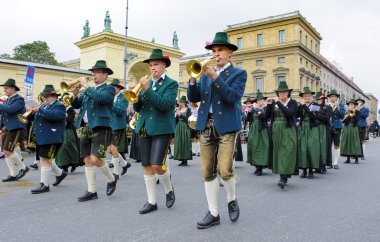 geçit töreni Oktoberfest Münih'te açma