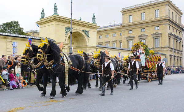 Desfile de abertura de Oktoberfest em Munique — Fotografia de Stock