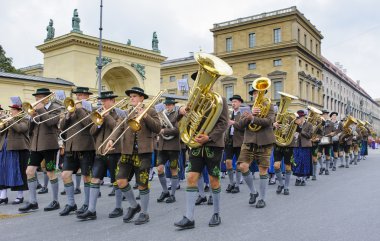 geçit töreni Oktoberfest Münih'te açma