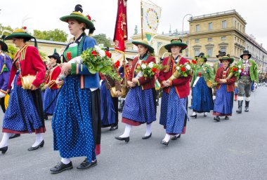 geçit töreni Oktoberfest Münih'te açma