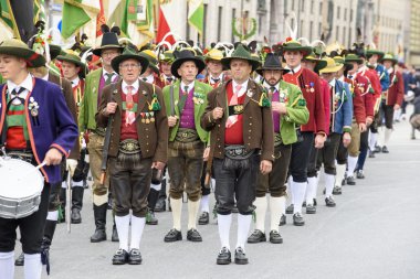 geçit töreni Oktoberfest Münih'te açma
