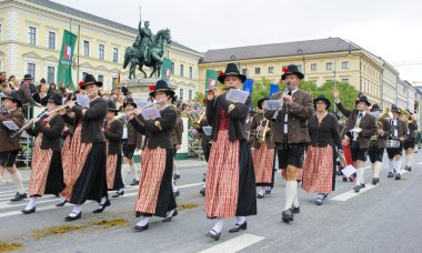 geçit töreni Oktoberfest Münih'te açma