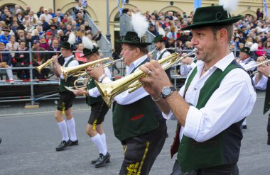 geçit töreni Oktoberfest Münih'te açma