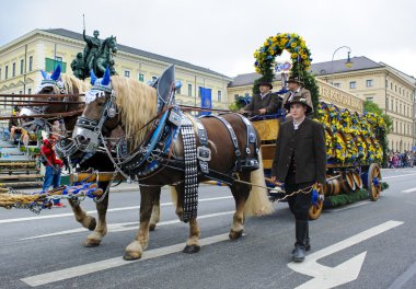 geçit töreni Oktoberfest Münih'te açma