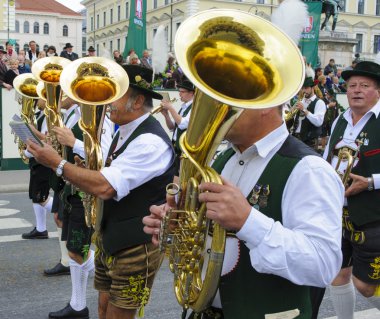 geçit töreni Oktoberfest Münih'te açma