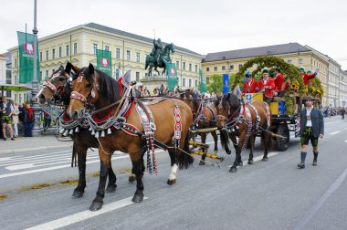 geçit töreni Oktoberfest Münih'te açma
