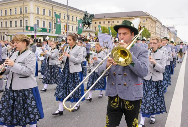 Opening parade of Oktoberfest in Munich — Stock Photo, Image