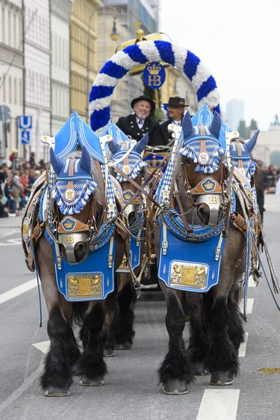 Desfile de apertura del Oktoberfest en Munich —  Fotos de Stock