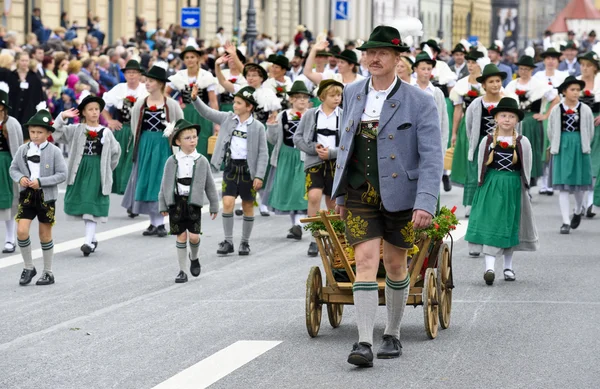 Apertura della sfilata dell'Oktoberfest a Monaco di Baviera — Foto Stock