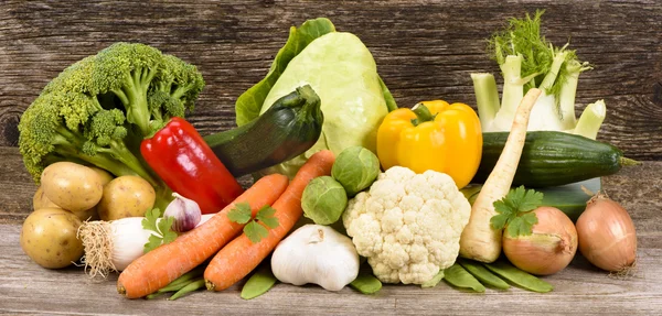 Friss zöldségek és gyümölcsök — Stock Fotó