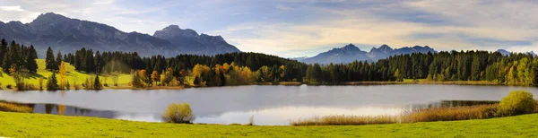 Paisaje en Baviera con montañas y lago —  Fotos de Stock
