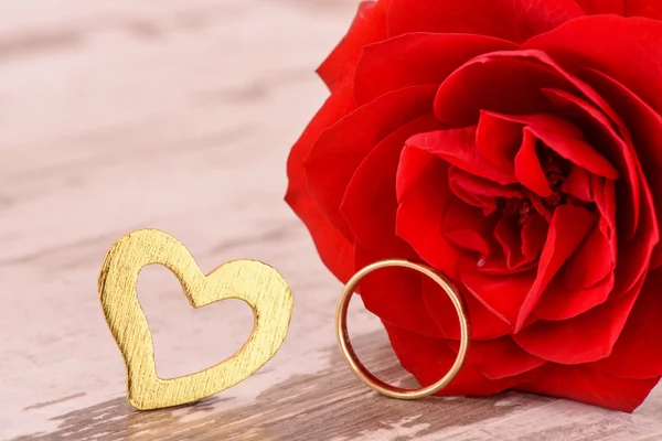 Valentinstag mit roter Rose — Stockfoto