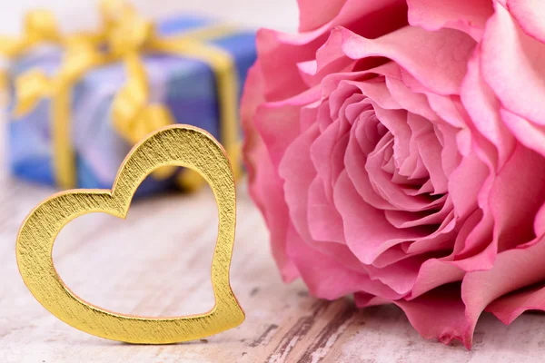 Valentines day with heart and rose — Stock Photo, Image