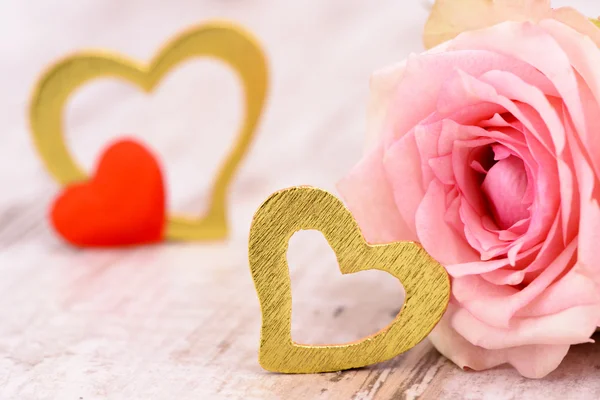 Día de San Valentín con corazón y rosa — Foto de Stock