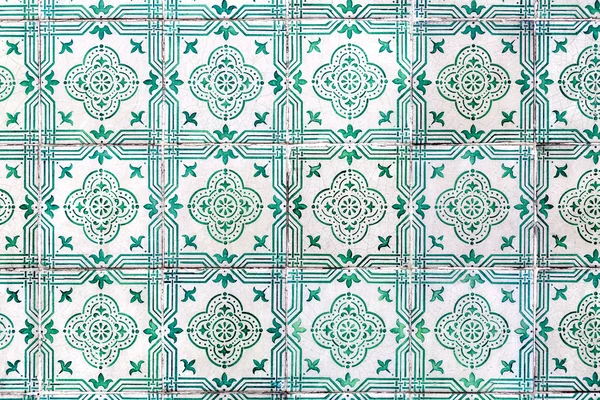 Azulejos verdes muy viejos - azulejos de Lisboa, Portugal — Foto de Stock
