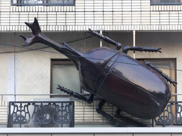 Beetle sculpture on the living house wall in Tokyo, Japan — Stock Photo, Image