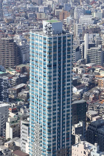 Looking to the new modern tower in center of Tokyo, Japan — Stock Photo, Image