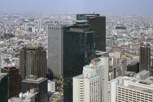 Looking to the modern tower in Tokyo, Japan — Stock Photo, Image