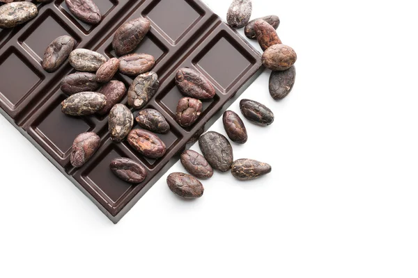 Fave di cacao e barrette di cioccolato — Foto Stock