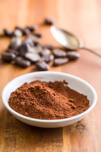 Kakao w proszku w misce — Zdjęcie stockowe