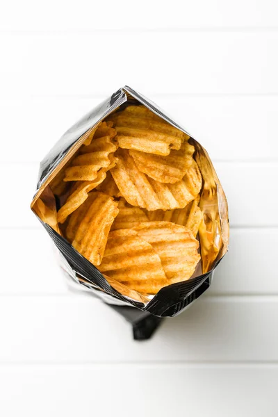 Crinkle skär potatischips. — Stockfoto