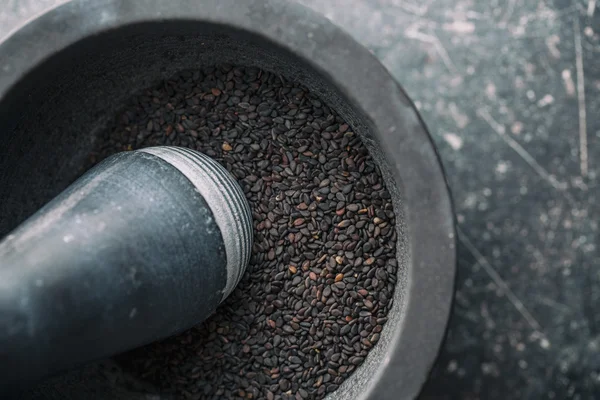 Black sesame seeds. — Stock Photo, Image