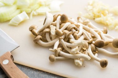 brown shimeji mushrooms clipart
