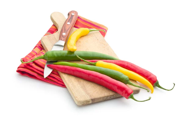 Różne kolory papryki chilli. — Zdjęcie stockowe