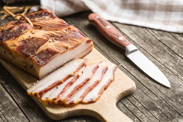 Tocino ahumado en rodajas — Foto de Stock